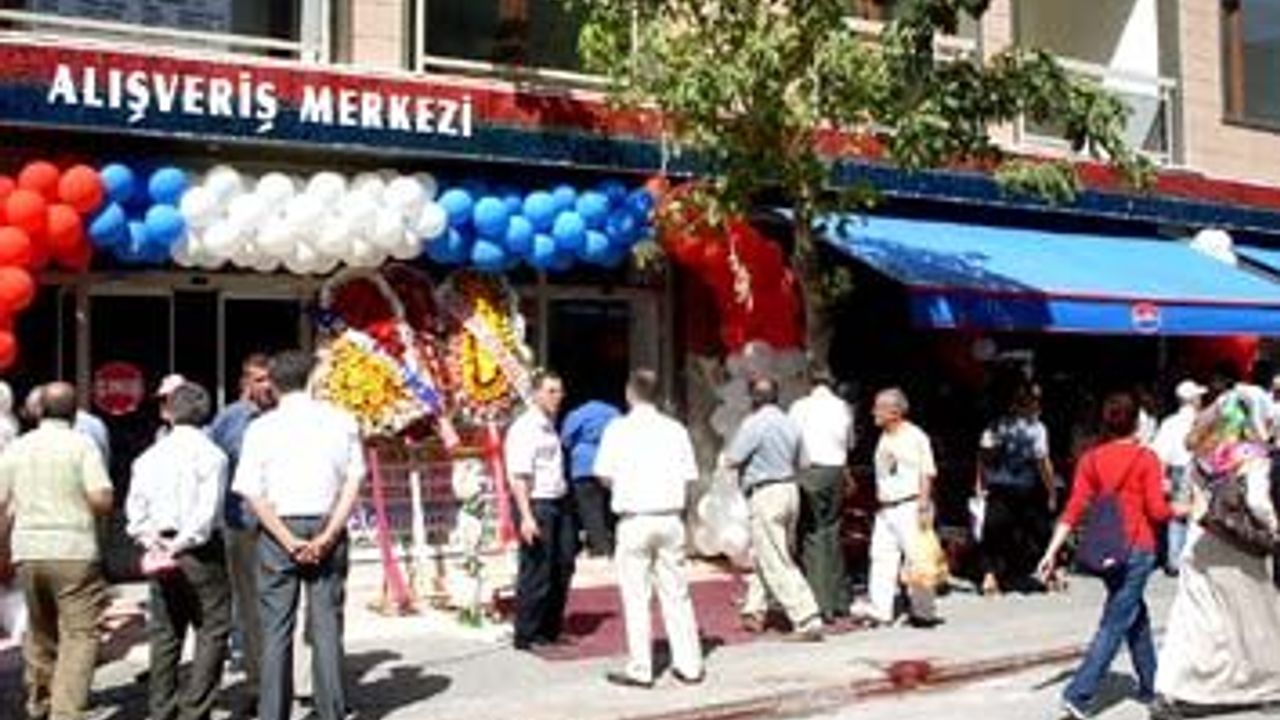 Sutlan Sultan Markete renkli açılış