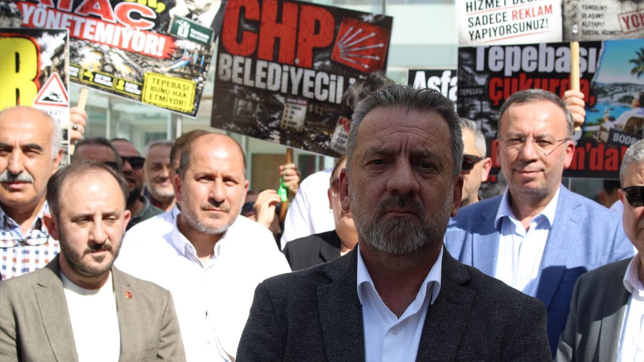 Meclisteki gerilim Eskişehir'de sokaklara indi: Tepebaşı halka hesap verecek