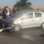 Eskişehir’de lastiği patlayan araç bariyerlere girdi: 1’i çocuk 3 yaralı