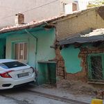 Eskişehir'de tehlike saçan bina tedirgin ediyor!