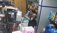 Eskişehir'de kıyafet hırsızlığı kameralara anbean yansıdı (Video haber)