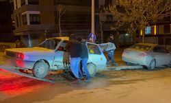 Eskişehir'de otomobiller birbirine girdi: 4 kişi yaralandı