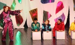 “İçindeki Renk” oyunu ilk kez seyirciyle buluştu