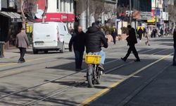 Eskişehir'de vatandaşlar bisikleti tercih ediyor