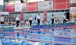 Eskişehir'de "Yüzme Küçükler Müsabakaları' başladı