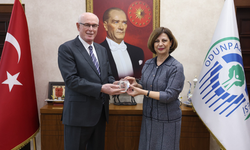 Ayşe Ünlüce’den Odunpazarı’na anlamlı ödül takdimi