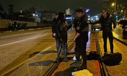 Bursa'da çukura giren motosikletli yere kapaklandı