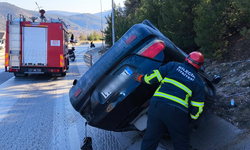 Otomobil su kanalına devrildi: 1 yaralı
