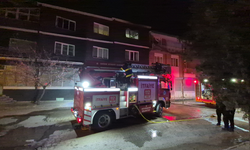 Eskişehir'de alevler daireyi küle çevirdi: 1'i bebek, 3 kişi yaralandı