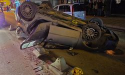 Eskişehir'de bariyerlere çarpan otomobil takla attı