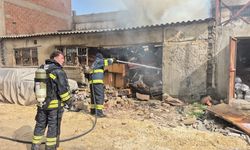 Eskişehir'de korkutan yangın: Mobilya deposu kül oldu