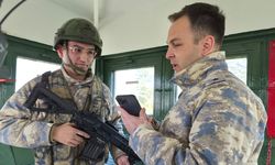 Eskişehir'de nöbet başındaki askere bayram sürprizi