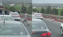 Eskişehir'de tırda yüklü demirler yola savruldu