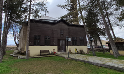 Karakışla Camii bakımsızlıktan dökülüyor