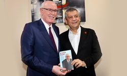 Kazım Kurt'u anlatan kitap Özgür Özel ile buluştu