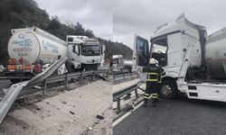 Yağışlı havada mazot yüklü tanker kaza yaptı