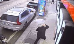 Eskişehir’de feci olay kamerada: Yolda yürüyen adamın üzerine cam düştü