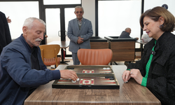 Ayşe Ünlüce Emek Kafe'yi ziyaret etti