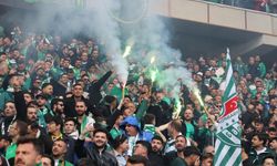 Bursaspor taraftarından Eskişehir tribünlerinde renkli görüntüler