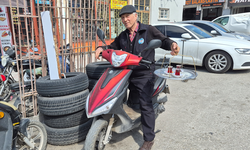 Eskişehir'de 44 yıllık çaycıdan sıra dışı servis yöntemi!