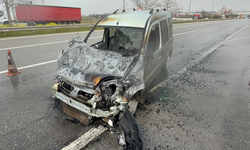 Eskişehir’de fenalaşan sürücü alevlerin ortasında kaldı