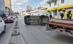 Eskişehir'de kontrolden çıkan otomobil yan yattı!