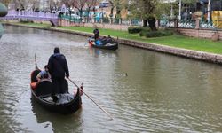 Eskişehir'de ördeklerle gondol keyfi