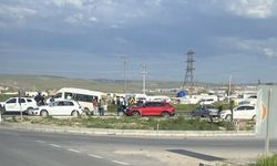 Eskişehir'de otomobil ile işçi servisi çarpıştı: 6 yaralı