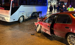 Eskişehir'de otomobil minibüse çarptı: 1 yaralı