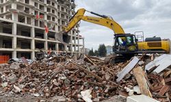 Eskişehir'de tehlikeli yapılar bir bir yıkılıyor