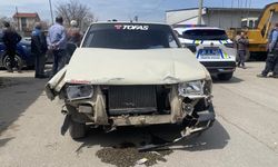 Eskişehir'de zincirleme kaza: 4 otomobil birbirine girdi