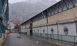 İnönü'de vatandaşlar güne kar yağışıyla başladı