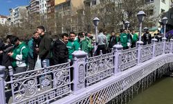 Kritik karşılaşma öncesi Bursasporlu taraftarlar Eskişehir'de