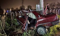 Kütahya'da otomobil direğe çarptı: 1 kişi öldü, 1 kişi yaralandı