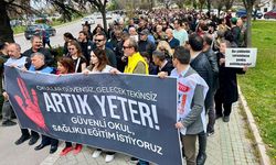 Eskişehir’de eğitimciler Siverek’teki okul saldırısına tepki için Milli Eğitime yürüdü