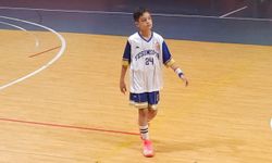 Musab Mete Yetim parkede geleceğe koşuyor