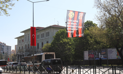 Şehir Eskişehirspor bayraklarıyla donatıldı