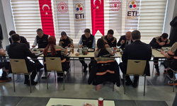 Bakan Bayraktar Eskişehir'de işçilerle buluştu