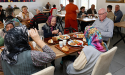 Başkan Kazım Kurt'tan annelere anlamlı ziyaret