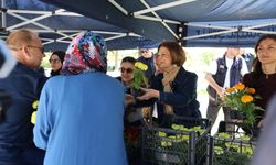 Başkan Ayşe Ünlüce kabir ziyaretçilerinin bayramını kutladı