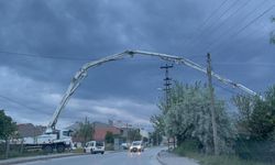 Eskişehir'de trafiğe rağmen beton dökümü yaptılar