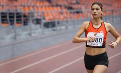 Elif Naz Köseoğlu İtalya’da kürsüde