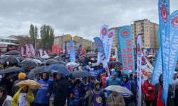 Eskişehir'de 1 Mayıs yağmura rağmen coşkuyla kutlandı
