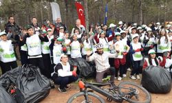Eskişehir'de 200 öğrenci birlikte çöp topladı