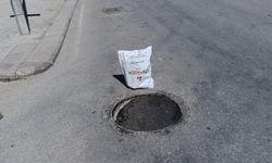 Eskişehir’de çöken rögar kapağına poşetli önlem