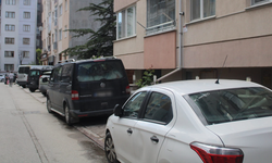 Eskişehir'de kaldırımlar araç işgali altında!