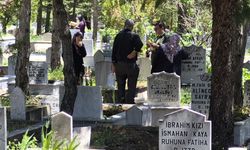 Eskişehir'de Kurban Bayramı öncesi mezarlıkta yoğunluk oluştu
