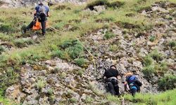 Eskişehir’de oyukta mahsur kalan 2 genç kurtarıldı
