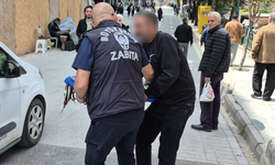 Eskişehir'de seyyar satıcı ile zabıta arasında gergin anlar!