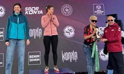Eskişehirli Bahar Sezer kürsüde